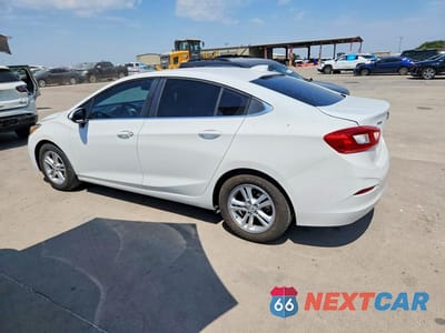 Drugie zdjęcie samochodu z przodu: 2017 CHEVROLET CRUZE LT VIN:1G1BE5SM6H7204174 - miniatura