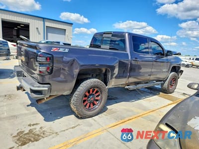 Trzecie zdjęcie samochodu z tyłu: 2015 CHEVROLET SILVERADO K2500 HEAVY DUTY LT VIN:1GC1KVEG1FF516780 - miniatura
