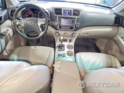 Zdjęcie 8 z 13 samochodu: 2013 TOYOTA HIGHLANDER SE VIN:5TDBK3EH9DS212384 - miniatura