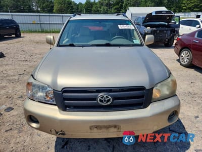 Piąte zdjęcie samochodu w środku: 2005 TOYOTA HIGHLANDER BASE VIN:JTEEP21A050106990 - miniatura