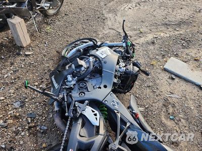 Zdjęcie 6 z 9 samochodu: 2016 KAWASAKI ZX1000 R VIN:JKAZXCR10GA000076 - miniatura