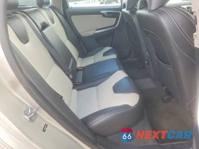 Zdjęcie 11 z 13 samochodu: 2017 VOLVO XC60 T5 VIN:YV440MDJ5H2093588 - miniatura