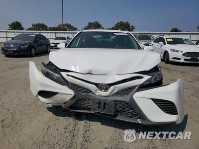 Piąte zdjęcie samochodu w środku: 2020 TOYOTA CAMRY SE VIN:4T1G11AK3LU312792 - miniatura