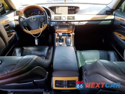 Zdjęcie 8 z 12 samochodu: 2015 LEXUS LS 460L VIN:JTHDL1EF8F5007512 - miniatura