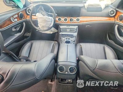 Zdjęcie 8 z 12 samochodu: 2017 MERCEDES-BENZ E 300 4MATIC VIN:WDDZF4KB6HA116584 - miniatura