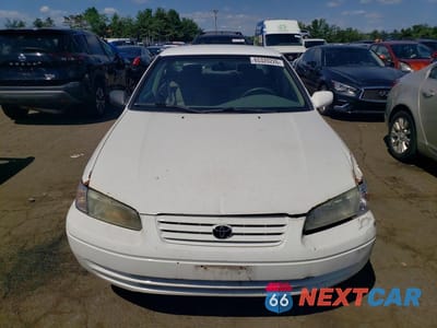 Piąte zdjęcie samochodu w środku: 1999 TOYOTA CAMRY LE V6 VIN:JT2BF22K0X0203894 - miniatura