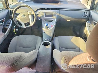 Zdjęcie 8 z 12 samochodu: 2015 TOYOTA PRIUS TWO VIN:JTDKN3DU4F0482859 - miniatura