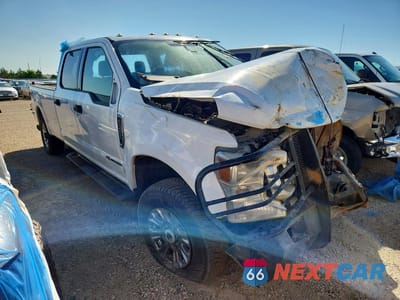 Czwarte zdjęcie samochodu z boku: 2022 FORD F350 SUPER DUTY VIN:1FT8W3BT3NEF26918 - miniatura