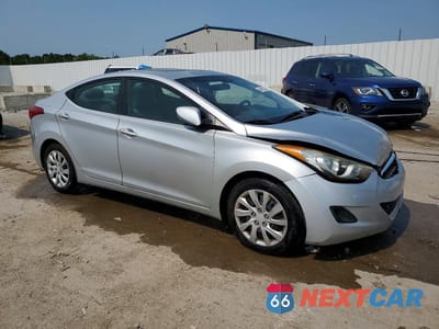Czwarte zdjęcie samochodu z boku: 2012 HYUNDAI ELANTRA GLS VIN:5NPDH4AE6CH076972 - miniatura