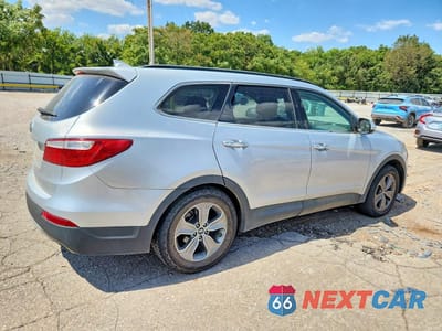 Trzecie zdjęcie samochodu z tyłu: 2016 HYUNDAI SANTA FE SE VIN:KM8SM4HF8GU154757 - miniatura