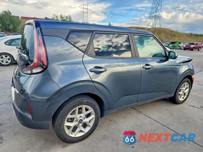 Trzecie zdjęcie samochodu z tyłu: 2023 KIA SOUL LX VIN:KNDJ23AU4P7197628 - miniatura