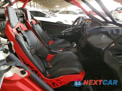 Piąte zdjęcie samochodu w środku: 2025 CAN-AM MAVERICK X3 X RC 72 TURBO RR VIN:3JBVVAV21SE000027 - miniatura