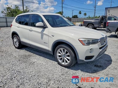 Czwarte zdjęcie samochodu z boku: 2017 BMW X3 SDRIVE28I VIN:5UXWZ7C50H0V85690 - miniatura