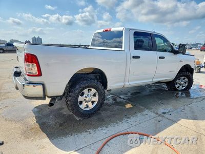 Trzecie zdjęcie samochodu z tyłu: 2024 RAM 2500 BIG HORN VIN:3C6UR5DL6RG153975 - miniatura