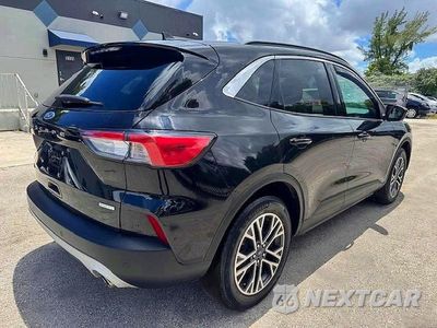 Trzecie zdjęcie samochodu z tyłu: 2020 FORD ESCAPE SEL VIN:1FMCU0H61LUB07822 - miniatura