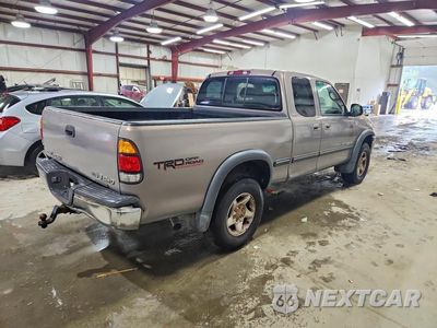Trzecie zdjęcie samochodu z tyłu: 2002 TOYOTA TUNDRA SR5 V8 VIN:5TBBT441X2S232365 - miniatura
