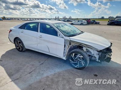 Czwarte zdjęcie samochodu z boku: 2025 HYUNDAI ELANTRA LIMITED VIN:KMHLN4DJ1SU157892 - miniatura