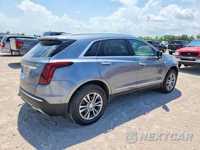 Trzecie zdjęcie samochodu z tyłu: 2021 CADILLAC XT5 PREMIUM LUXURY VIN:1GYKNCR48MZ119041 - miniatura