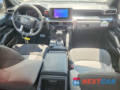 Zdjęcie 8 z 12 samochodu: 2025 TOYOTA TACOMA TRD SPORT VIN:3TMLB5JN1SM166722 - miniatura