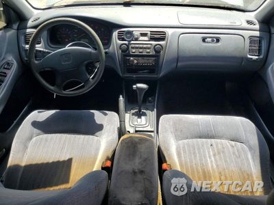 Zdjęcie 8 z 12 samochodu: 1998 HONDA ACCORD LX VIN:1HGCG5646WA188141 - miniatura