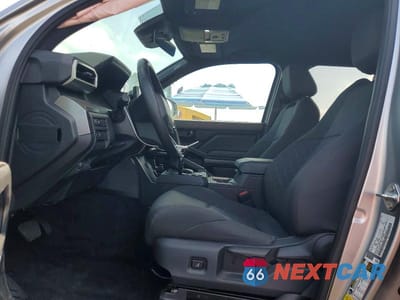 Zdjęcie 7 z 13 samochodu: 2025 TOYOTA TACOMA SR5 VIN:3TMKB5FN7SM051658 - miniatura