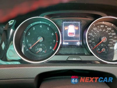 Zdjęcie 9 z 12 samochodu: 2018 VOLKSWAGEN GTI S/SE VIN:3VW447AU7JM293150 - miniatura
