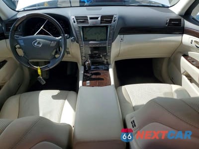 Zdjęcie 8 z 12 samochodu: 2008 LEXUS LS 460 VIN:JTHBL46FX85072467 - miniatura