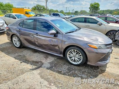 Czwarte zdjęcie samochodu z boku: 2019 TOYOTA CAMRY HYBRID XLE VIN:4T1B21HKXKU514895 - miniatura