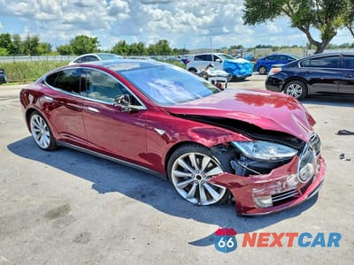 Czwarte zdjęcie samochodu z boku: 2012 TESLA MODEL S VIN:5YJSA1DP2CFS01052 - miniatura