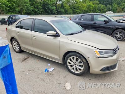 Czwarte zdjęcie samochodu z boku: 2013 VOLKSWAGEN JETTA SE VIN:3VWDX7AJ7DM231958 - miniatura