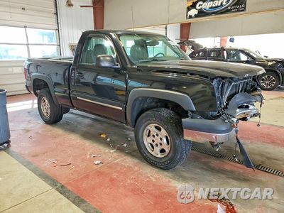 Czwarte zdjęcie samochodu z boku: 2004 CHEVROLET SILVERADO K1500 VIN:1GCEK14T64Z122163 - miniatura