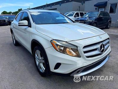 Czwarte zdjęcie samochodu z boku: 2017 MERCEDES-BENZ GLA 250 VIN:WDCTG4EB2HJ346674 - miniatura