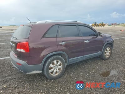 Trzecie zdjęcie samochodu z tyłu: 2012 KIA SORENTO LX VIN:5XYKTCA62CG250827 - miniatura
