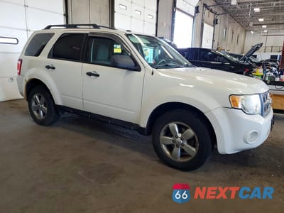 Czwarte zdjęcie samochodu z boku: 2010 FORD ESCAPE XLT VIN:1FMCU9DG3AKA81056 - miniatura