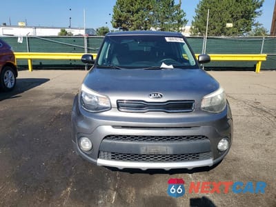 Piąte zdjęcie samochodu w środku: 2017 KIA SOUL + VIN:KNDJP3A58H7444273 - miniatura