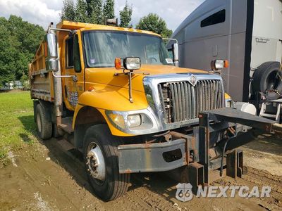 Czwarte zdjęcie samochodu z boku: 2003 INTERNATIONAL 7400 DUMP TRUCK VIN:1HTWDAARX3J076750 - miniatura