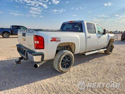 Trzecie zdjęcie samochodu z tyłu: 2012 CHEVROLET SILVERADO K2500 HEAVY DUTY LTZ VIN:1GC1KYE84CF240035 - miniatura