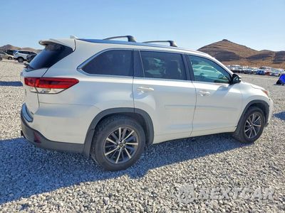 Trzecie zdjęcie samochodu z tyłu: 2018 TOYOTA HIGHLANDER XLE VIN:5TDJZRFHXJS814134 - miniatura