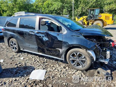 Czwarte zdjęcie samochodu z boku: 2025 TOYOTA SIENNA PLATINUM 7-PASSENGER VIN:5TDESKFC5SS195008 - miniatura
