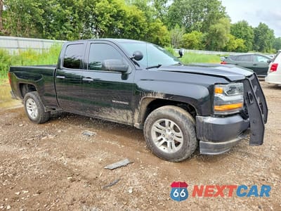 Czwarte zdjęcie samochodu z boku: 2019 CHEVROLET SILVERADO LD K1500 BASE/LS VIN:2GCVKNEC5K1194225 - miniatura