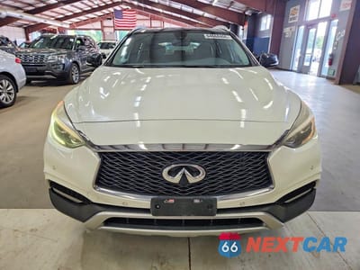 Piąte zdjęcie samochodu w środku: 2017 INFINITI QX30 PREMIUM VIN:SJKCH5CR3HA025992 - miniatura