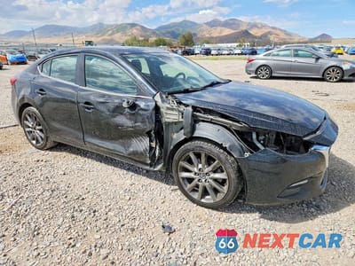 Czwarte zdjęcie samochodu z boku: 2018 MAZDA 3 TOURING VIN:3MZBN1V35JM273272 - miniatura