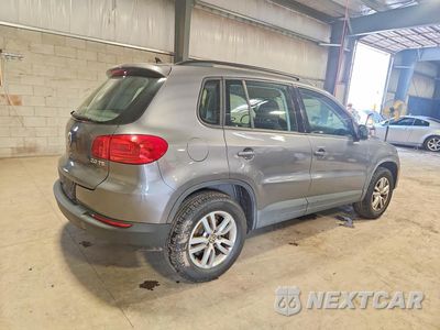 Trzecie zdjęcie samochodu z tyłu: 2015 VOLKSWAGEN TIGUAN S VIN:WVGAV7AX6FW566403 - miniatura