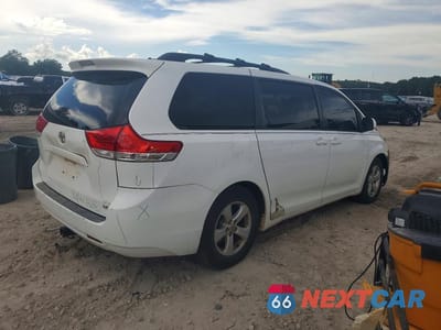 Trzecie zdjęcie samochodu z tyłu: 2012 TOYOTA SIENNA LE VIN:5TDKK3DC1CS275905 - miniatura