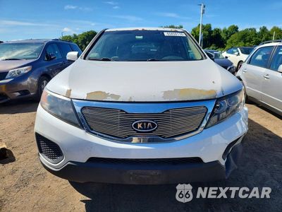 Piąte zdjęcie samochodu w środku: 2013 KIA SORENTO LX VIN:5XYKT3A13DG362865 - miniatura