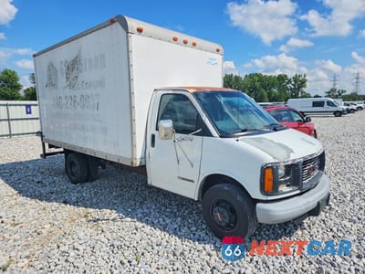 Czwarte zdjęcie samochodu z boku: 2002 GMC SAVANA CUTAWAY G3500 VIN:1GDJG31R021204420 - miniatura