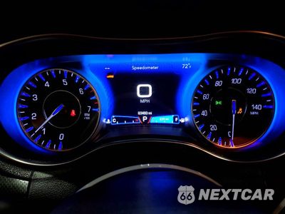 Zdjęcie 9 z 13 samochodu: 2019 CHRYSLER 300 TOURING VIN:2C3CCARG3KH602436 - miniatura