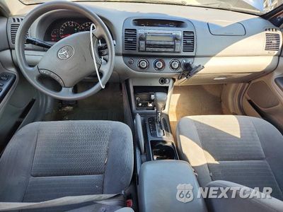 Zdjęcie 8 z 12 samochodu: 2005 TOYOTA CAMRY LE VIN:4T1BE32K25U074669 - miniatura
