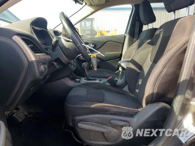 Zdjęcie 7 z 13 samochodu: 2017 JEEP CHEROKEE LATITUDE VIN:1C4PJMCS3HW656749 - miniatura
