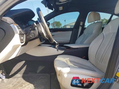 Zdjęcie 7 z 12 samochodu: 2018 BMW M550XI VIN:WBAJB9C5XJB035853 - miniatura